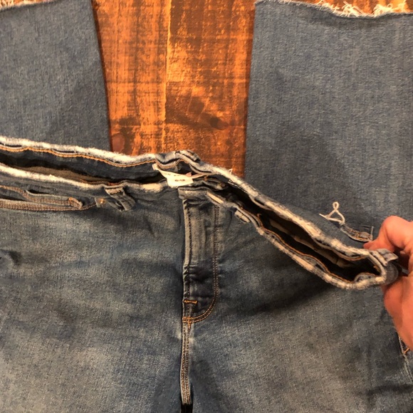 Good American Medium Blue Raw-Hem Crop Mini Boot Jeans - Picture 13 of 13